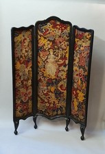 Antico paravento tre ante in legno  e tessuto ricamato XIX secolo 