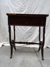 Tavolino da salotto con cigni