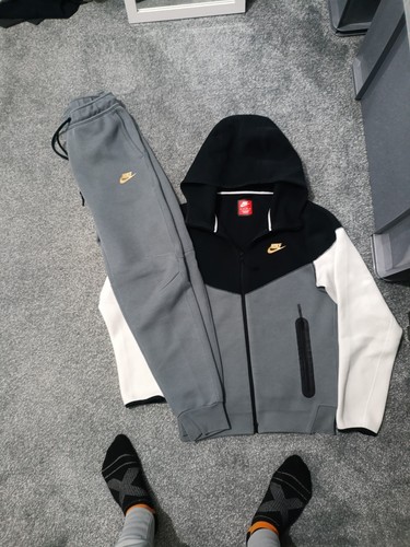 Tuta nike tech fleece nuova - nike,