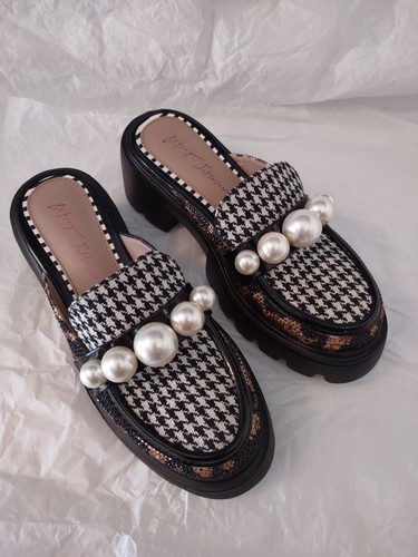Betsey johnson mules - johnson, pied