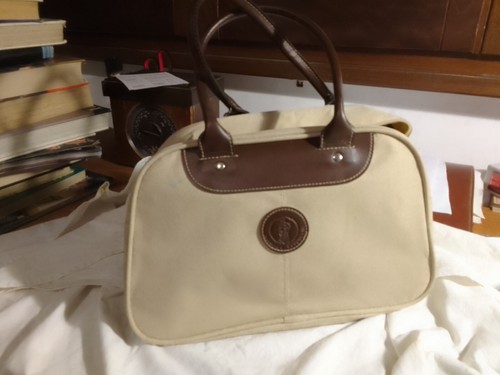 Una vecchia borsa marca - , '