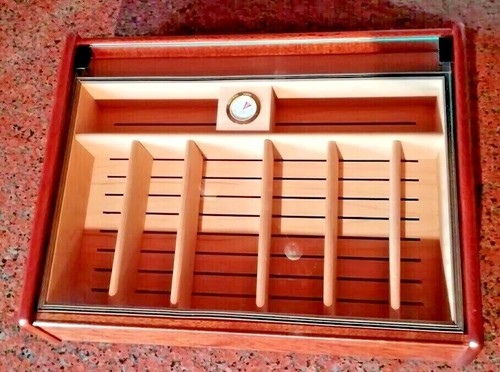 Espositore per sigari - in, legno