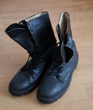 anfibi militari marca Pirelli taglia 38 ottime condizioni.