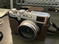 FUJIFILM X100F SILVER  24.3MP