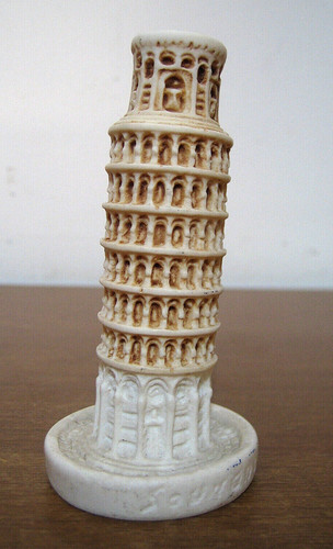 Torre pisa statuina - di,