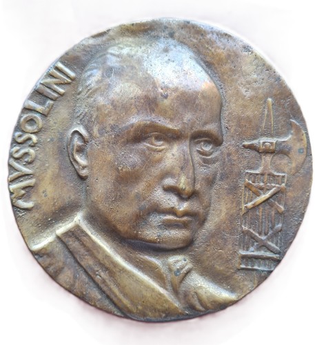 Placca benito mussolini - mussolini, in