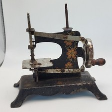 Antica macchina da cucire giocattolo in miniatura Casige Germania anni '30 nera dorata