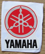 ADESIVO SAGOMATO - YAMAHA - DIAPASON - 6x7 Fondo Bianco - vedi* >>>