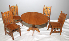 CASA DELLE BAMBOLE DECORATA A MANO MOBILI TAVOLO IN LEGNO E 4 SEDIE PLAYTIME BARBIE DOLLS