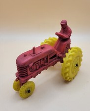 Trattore agricolo giocattolo