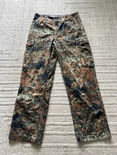 Pantaloni cargo mimetici