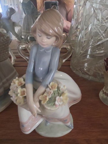 Lladro figurine - lladro,