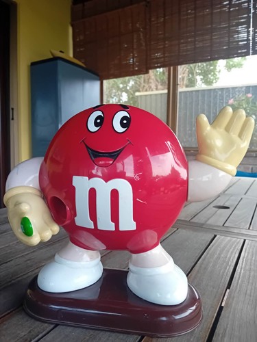 S gadget - m&m's,