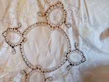 .tovaglia tonda ricamata