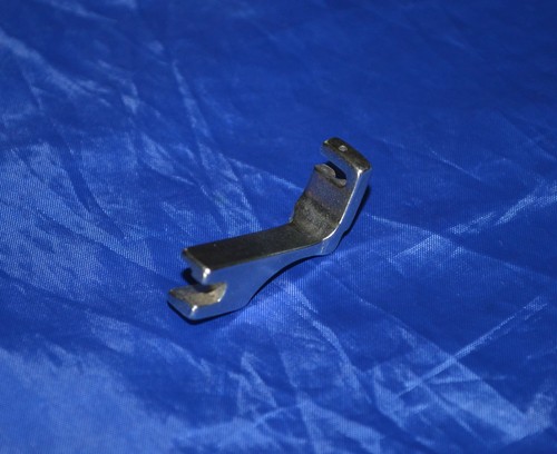 Piedino per tubazioni cerniera - piedino,