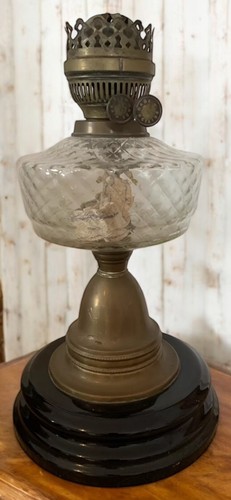 Victorian oil lamp - oil, amber