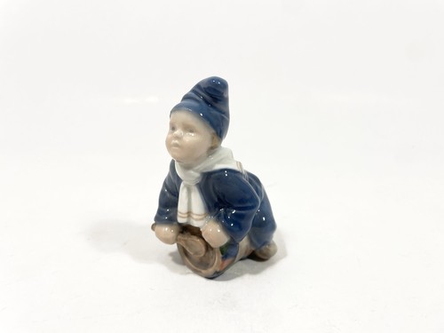 Vecchia statuina ragazzo
