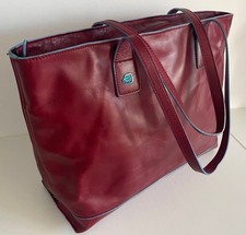 Lussuosa  di  gran  classe  in pelle di vitello colore  rosso   PIQUADRO