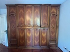 Armadio in legno di noce come nuovo + in regalo testiera del letto e specchio