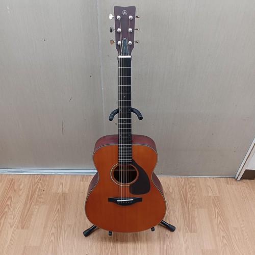 Chitarra acustica elettrica