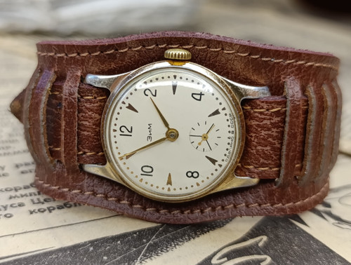 Bello vecchio orologio - vecchio,