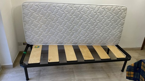 Letto singolo con materasso