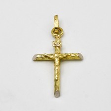 Ciondolo in oro giallo 18 kt raffigurante la Croce con il Cristo E.801