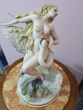 Donna nuda con cigno in porcellana di Capodimone alta 32 cm
