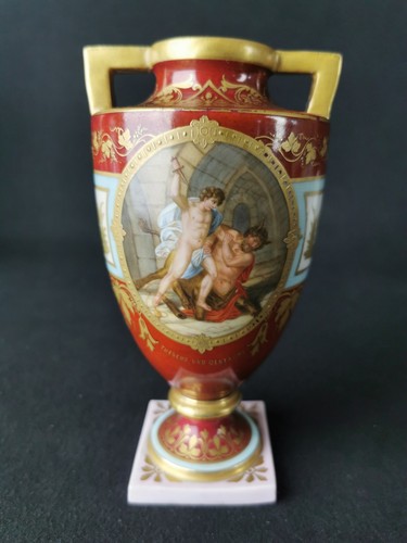 Antico vaso con scena