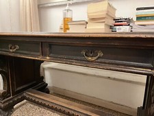 scrivania antica. Roma Quartiere africano. Lunghezza 140 larghezza 75 altezza 82