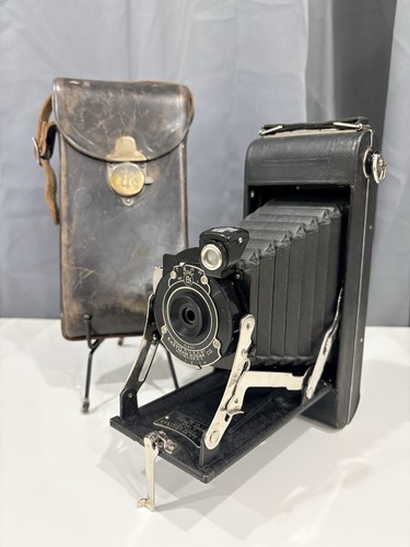 Antica fotocamera pieghevole