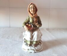 Statuina in fine porcellana biscuit originale Capodimonte - nonna anziana seduta