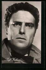 L'attore Ralf Vallone guarda sul serio, cartolina 