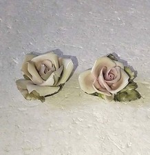 due fiori vintage in