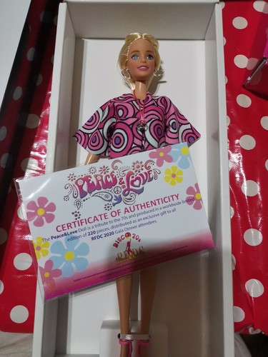 Barbie convention doll - barbie,