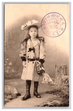 Bambino 9 anni, arrampicato