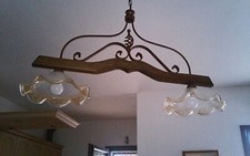 Lampadario artigianale rustico con 2 luci ART.220 in ferro battuto legno e vetro