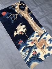 Antico vecchio tappeto usato