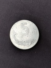 5 lire Delfino 1955 con scritta Romagnoli concava.