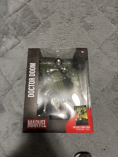 Doctor doom statua mcfarlane - -,