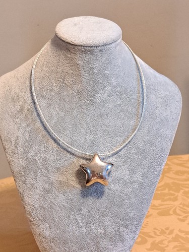 Collana girocollo semirigida