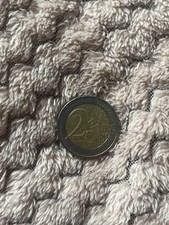 Moneta 2 Euro rara con dietro
