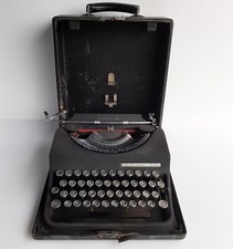 Macchina da scrivere Invicta/Olivetti MP1