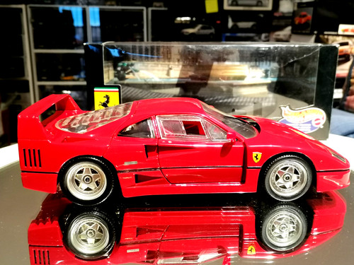 Hot wheels ferrari - hot, 1/18