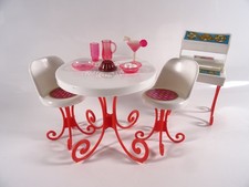 Vintage Barbie set mobili
