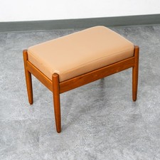 Sgabello ottomano moderno