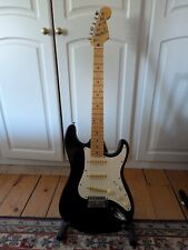 Squier Stratocaster, nera con