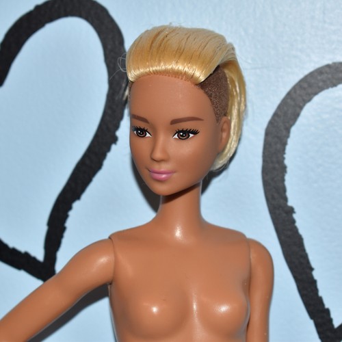 Bambola barbie alta - alta, in