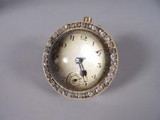 Ancienne petite Pendule en Verre et Laiton cerclée de Brillants