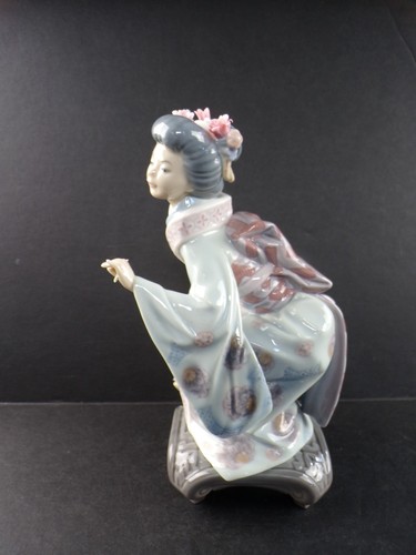 Retired lladro porcelain yuki - porcelain,